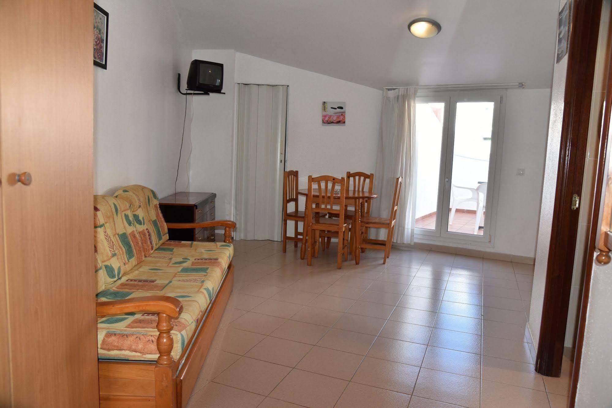 Apartamentos Ar Dosjoimi Lloret de Mar Exterior foto